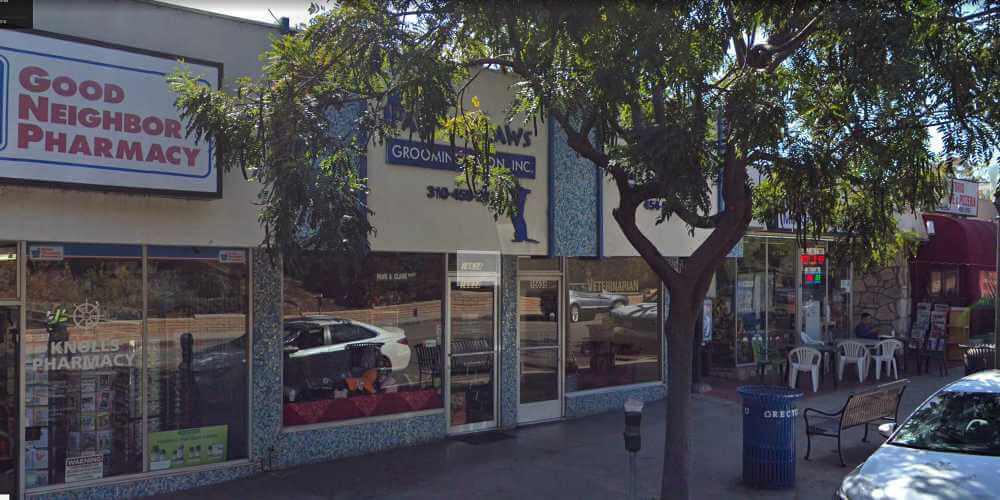 Storefront of Paws N Claws Grooming, site of dog teeth cleaning in Pacific Palisades, CA by Qualified Pet Dental.