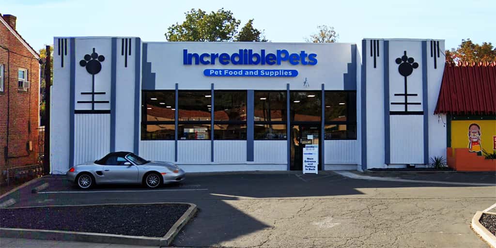 Storefront of Incredible Pets, site of dog teeth cleaning in East Sacramento by Qualified Pet Dental